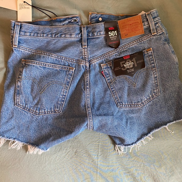 Levi’s 501 Jean short - Picture 2 of 2